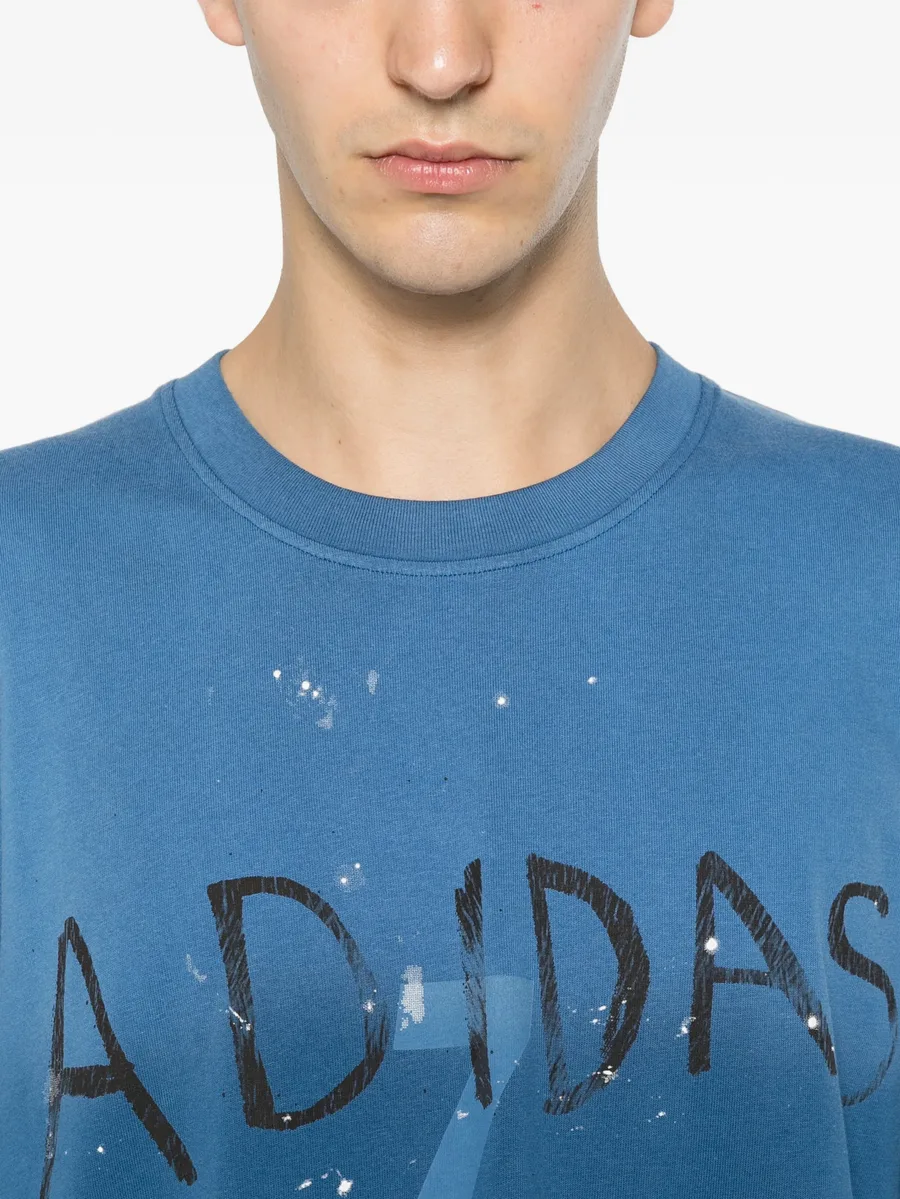 футболка с логотипом из коллаборации с adidas 10