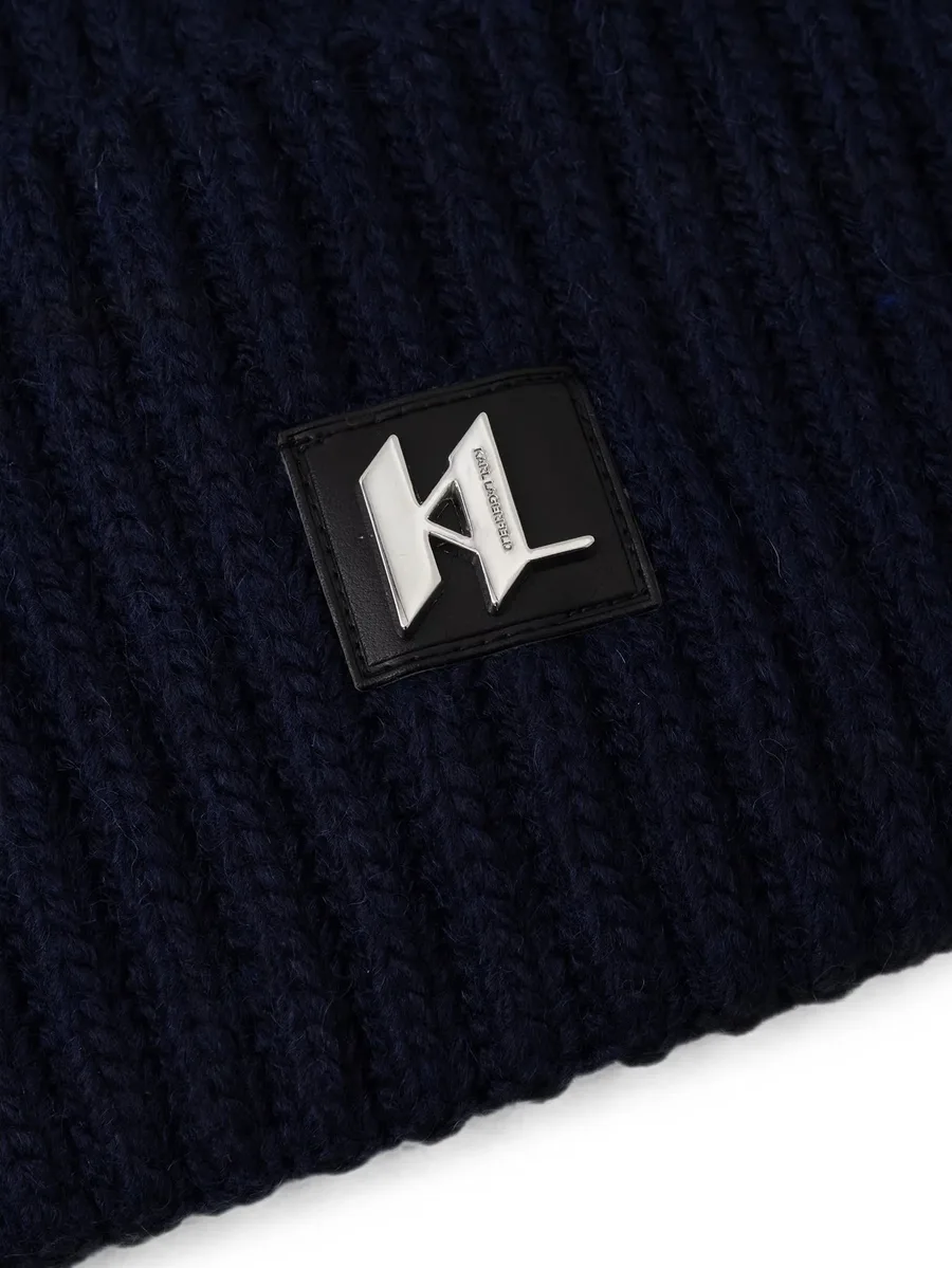 шапка бини в рубчик с логотипом 2