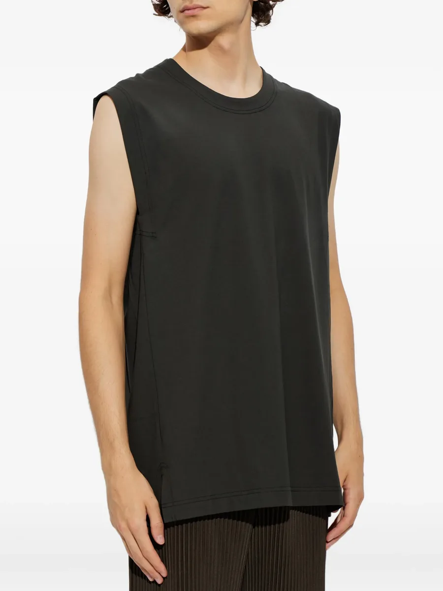 round-neck sleeveless top 3