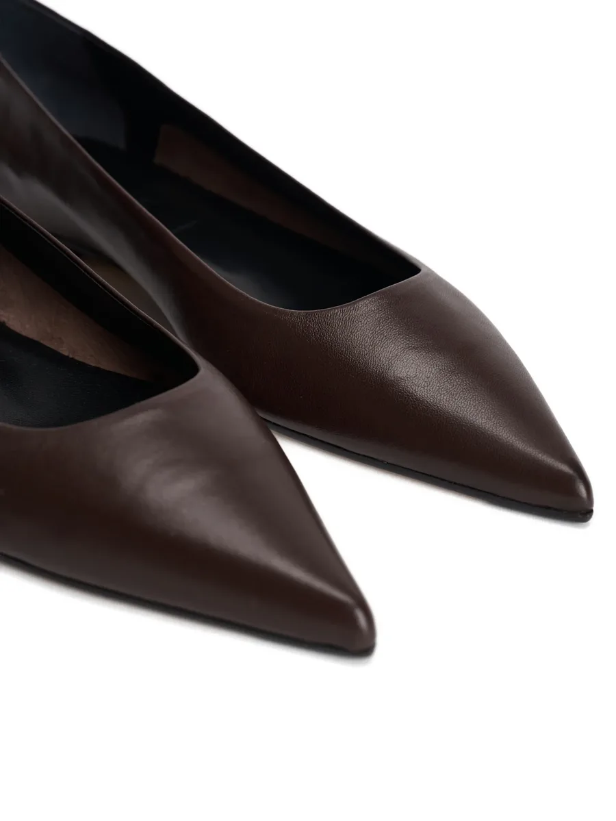 pointed pumps 11