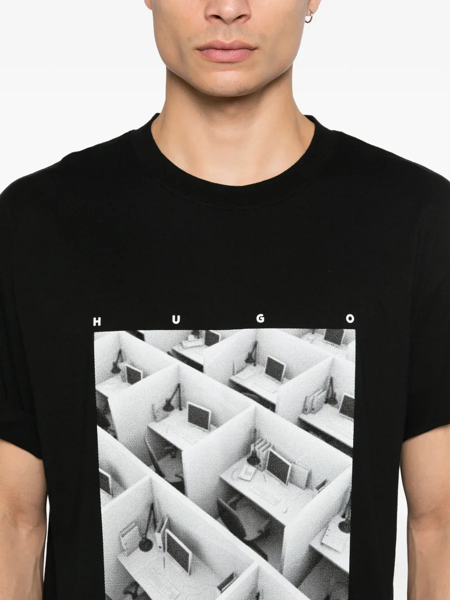 graphic print T-shirt 10
