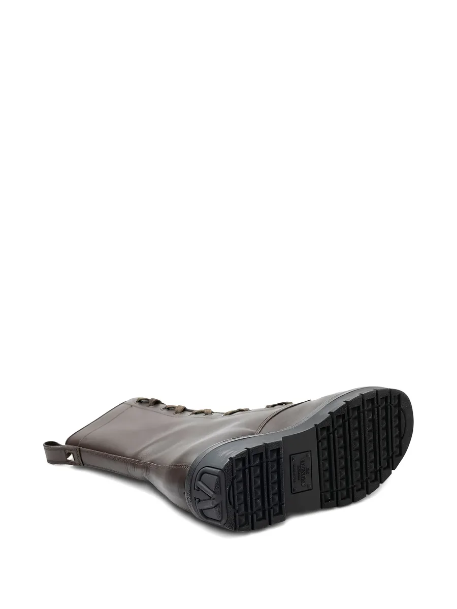 zip-fastening boots 10