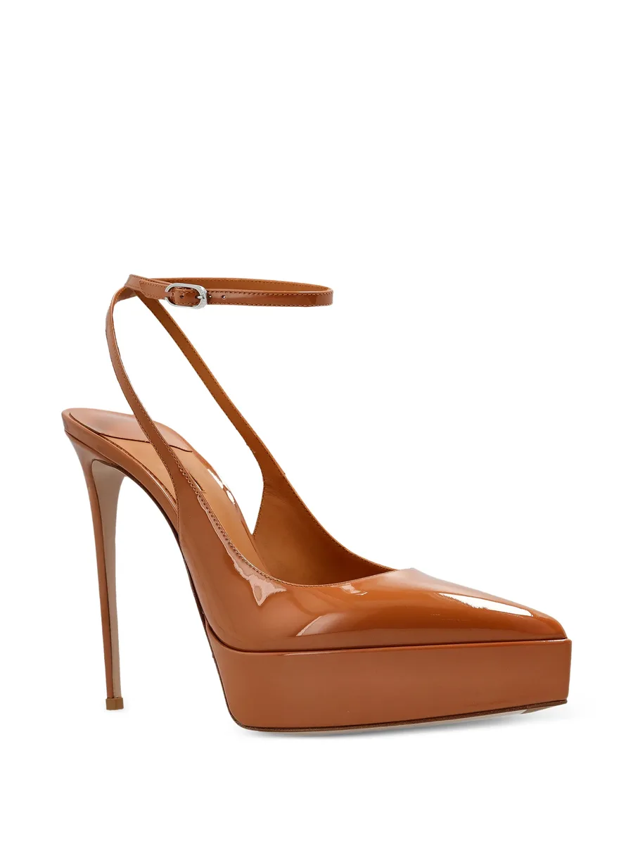 Uma platform pointed pumps 4