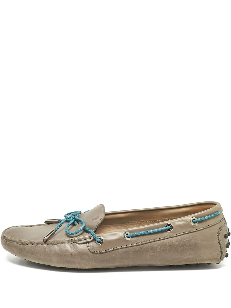 pre-owned leather boat shoes 2