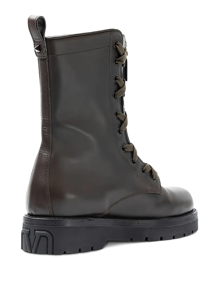 zip-fastening boots 8
