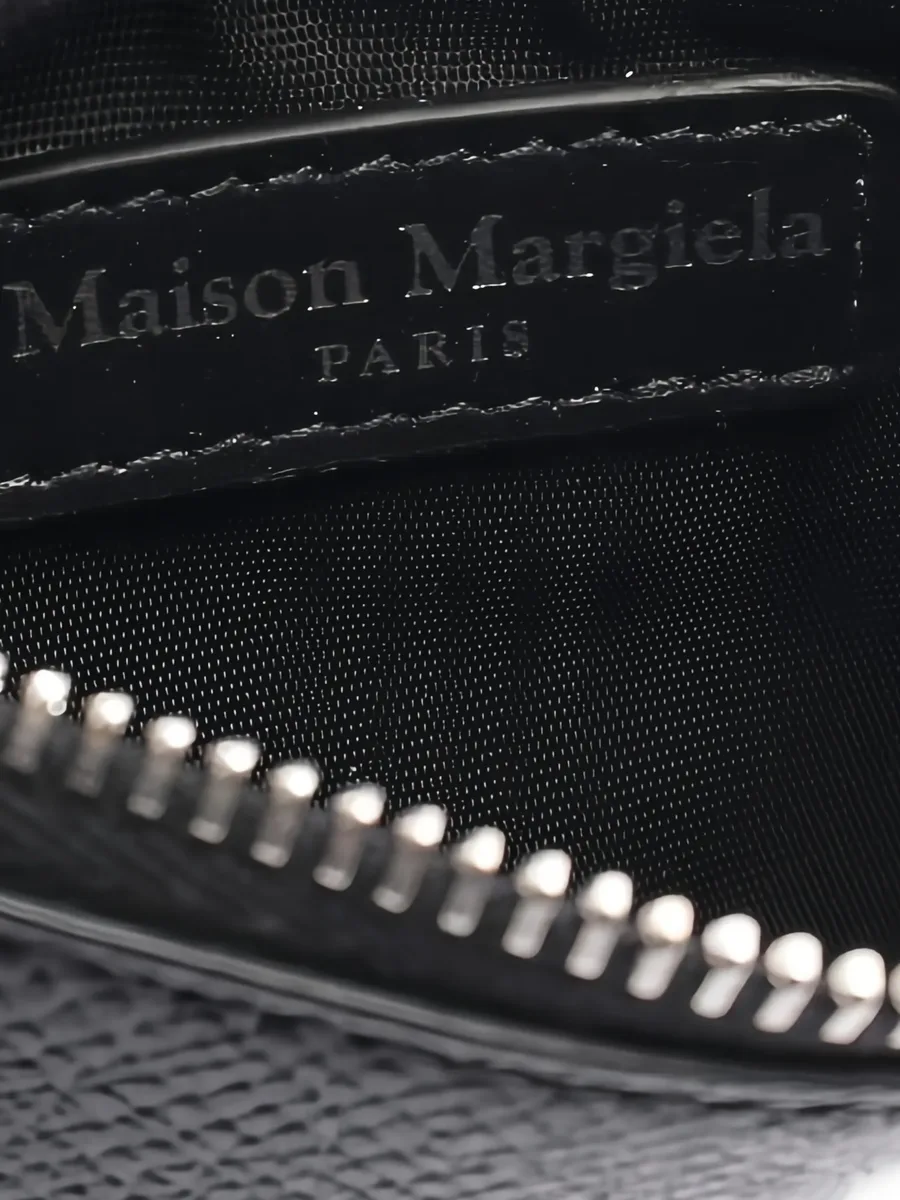 Four-Stitch zip-around wallet 7