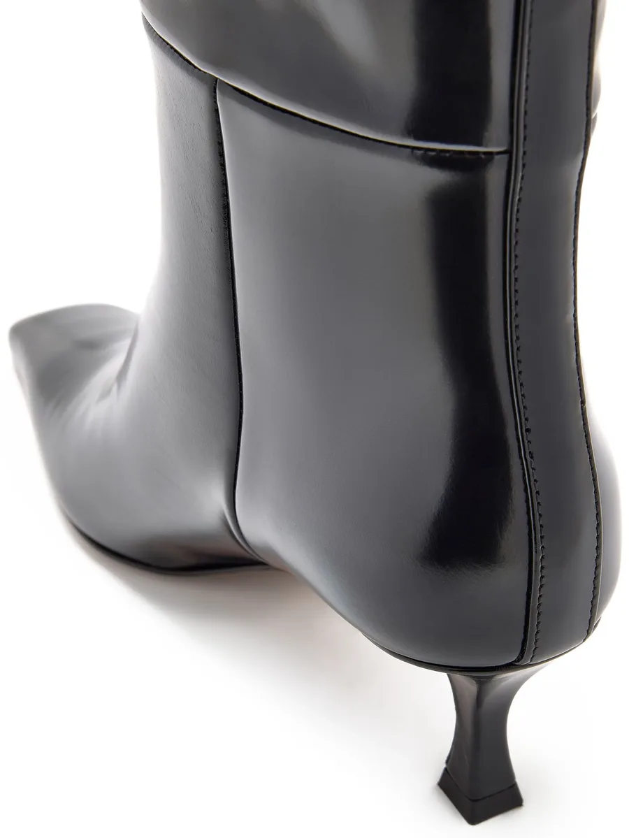 Trap boots 7