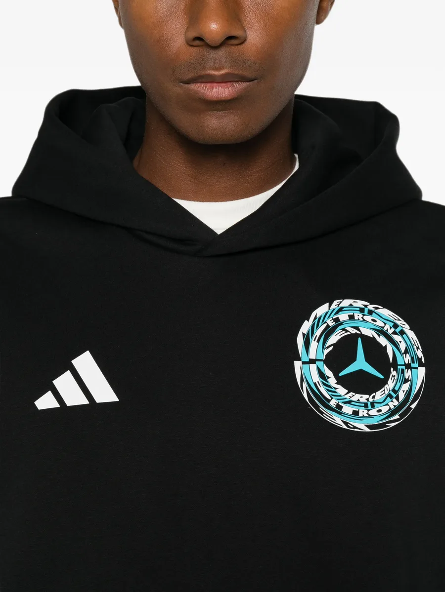 худи Petronas Formula 1 Team из коллаборации с Mercedes-AMG 5