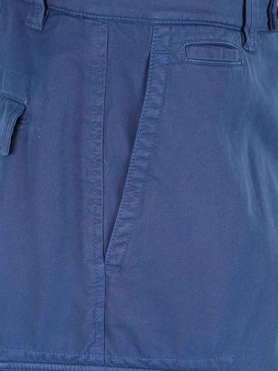 button-fastening cargo shorts 5