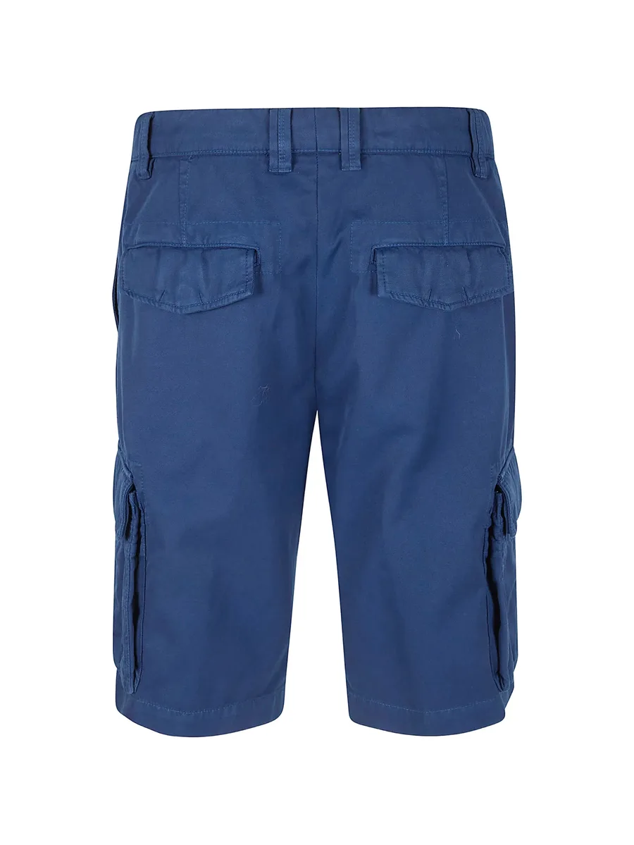 button-fastening cargo shorts 3