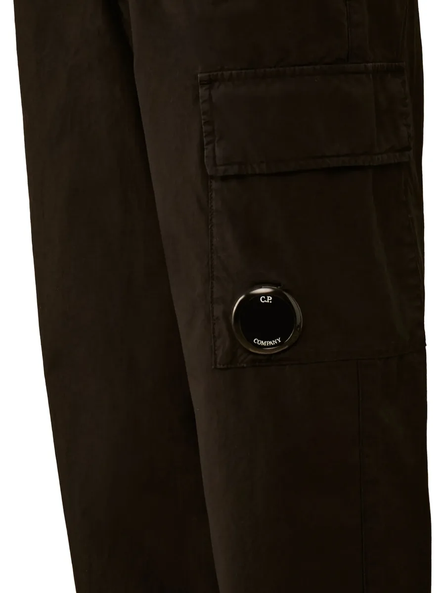 Lens-detail cargo pants 4