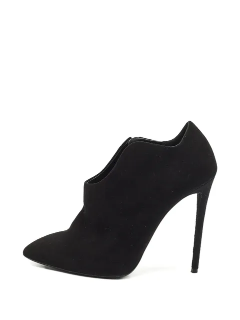 pointed-toe heeled boots