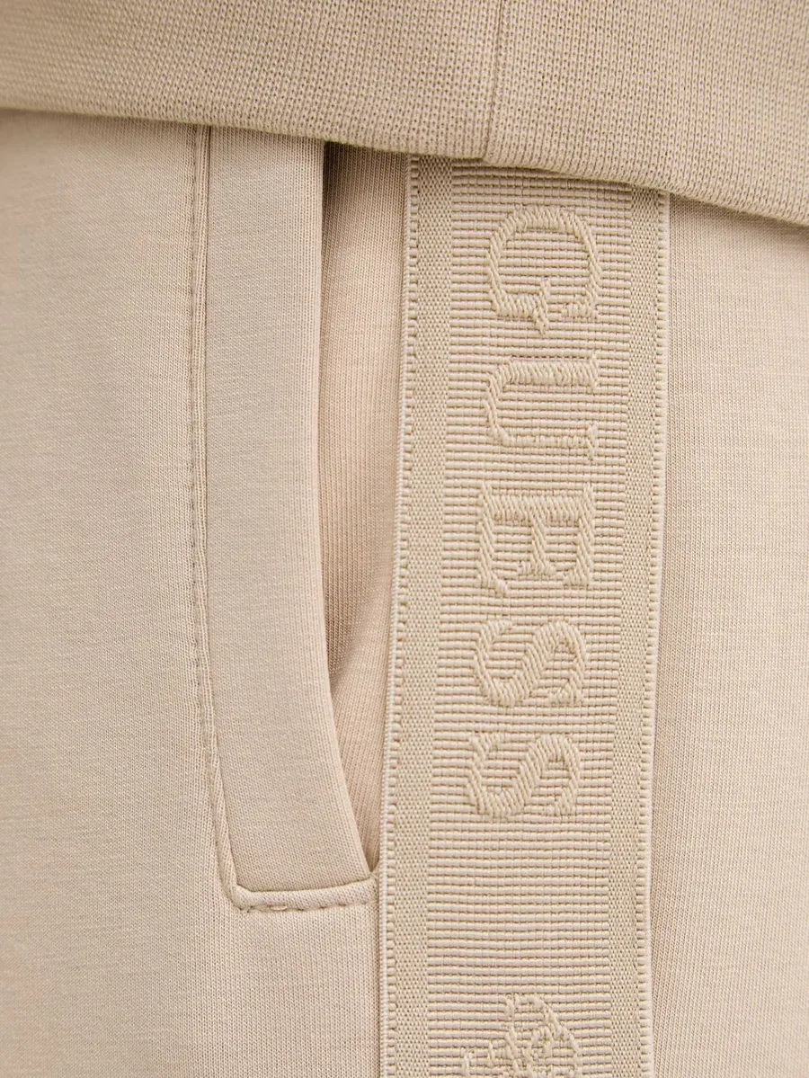 side logo joggers 4