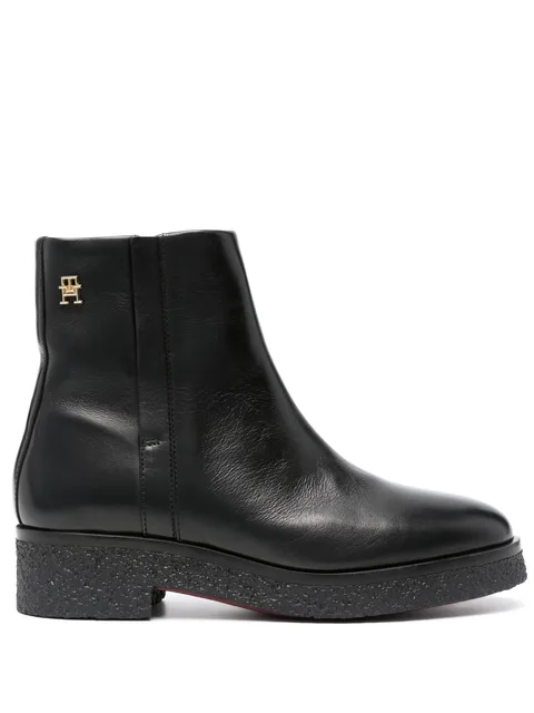 logo-plaque leather ankle boots