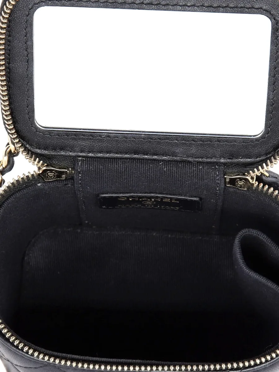 мини-сумка через плечо Classic Top Handle Vanity Case with Chain Quilted Lambskin Mini 12