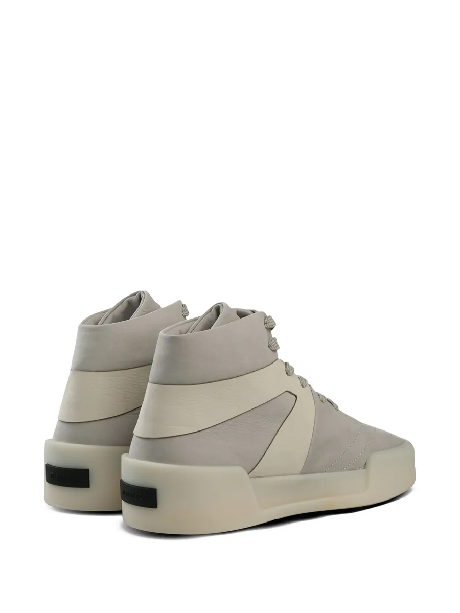Basketball sneakers 5