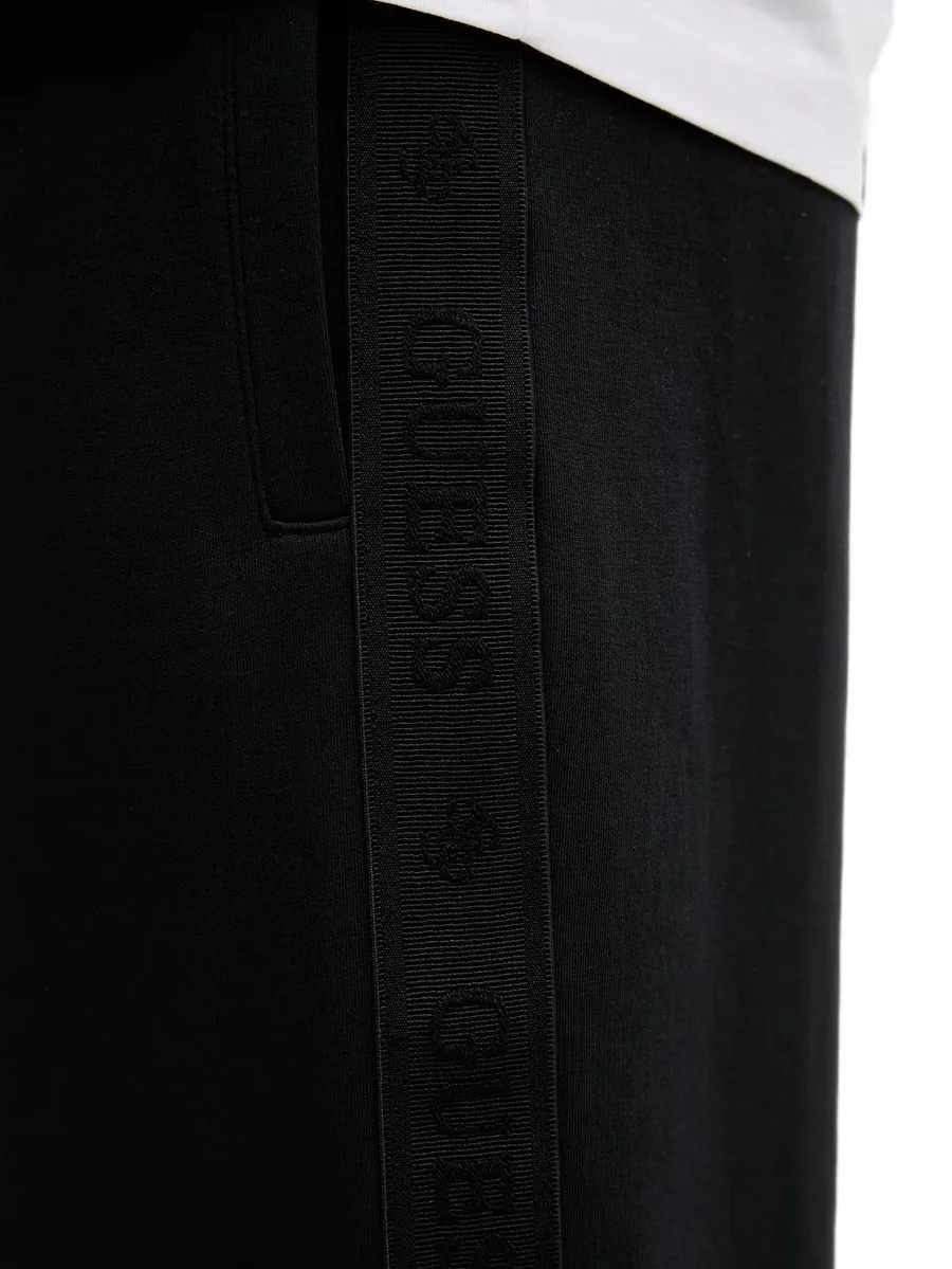 side logo joggers 4