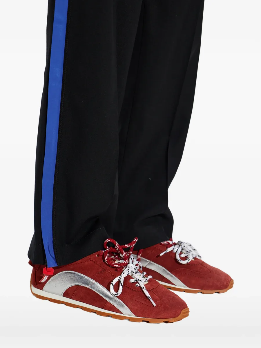 DC-642 contrast-panelled sneakers 10