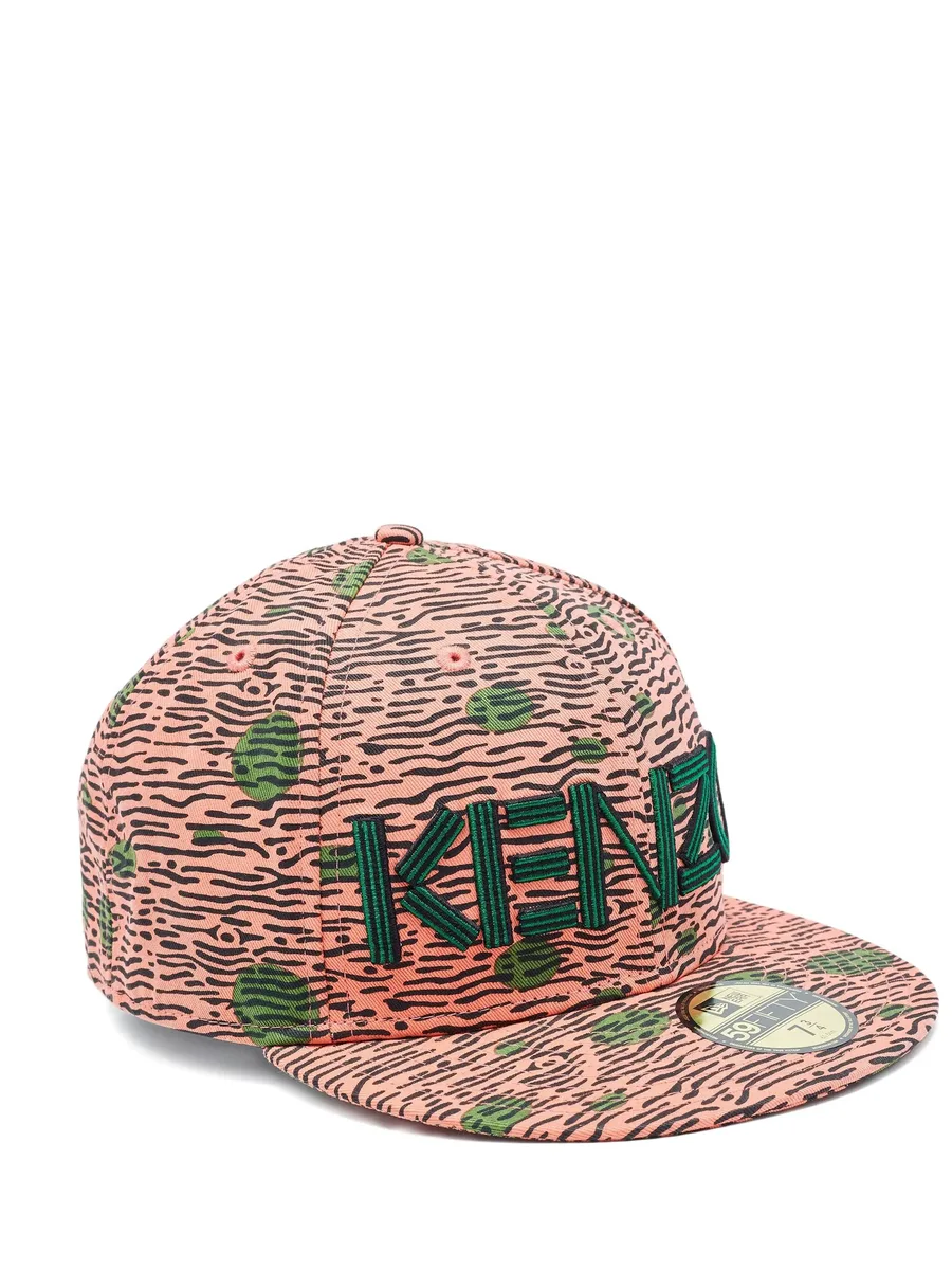 кепка с вышитым логотипом 1
