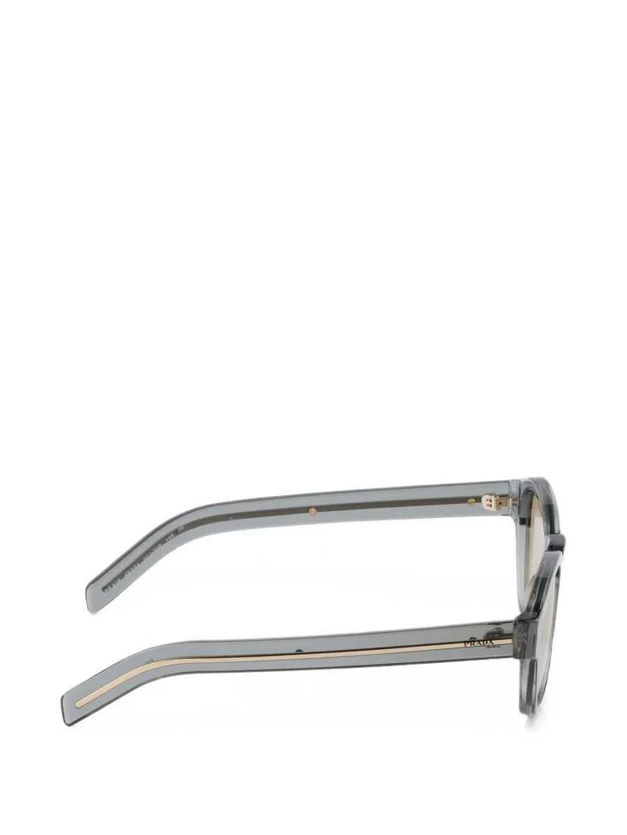 sunglasses with the iconic metal plaque 3