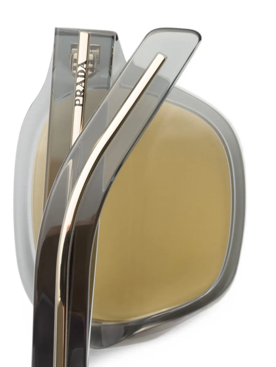 sunglasses with the iconic metal plaque 4