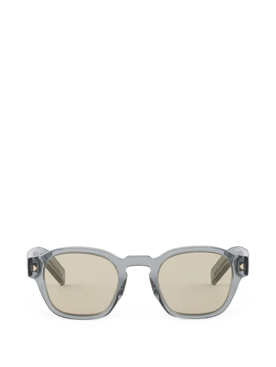 sunglasses with the iconic metal plaque 1