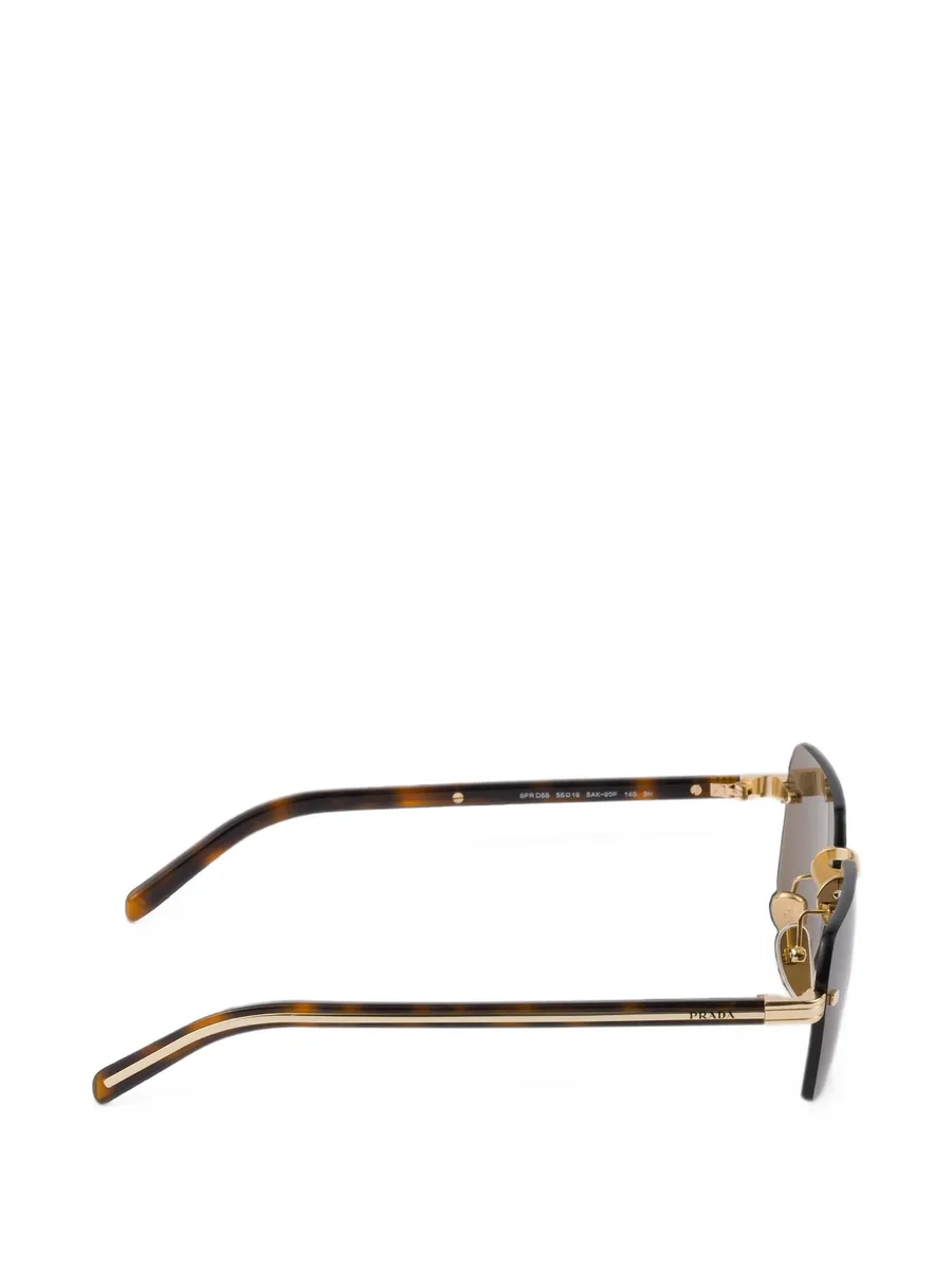 sunglasses with the iconic metal plaque 3