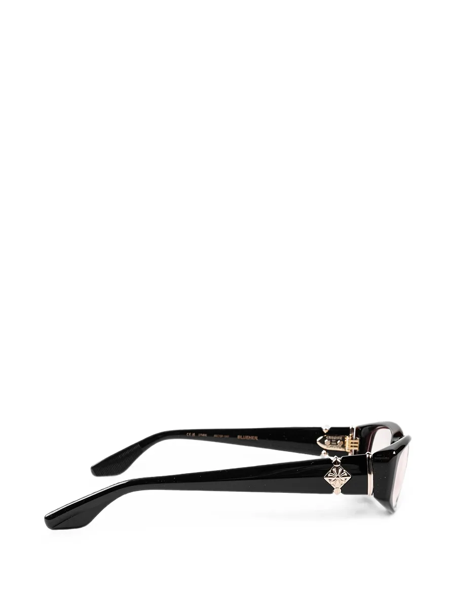 Her rectangle-frame glasses 3