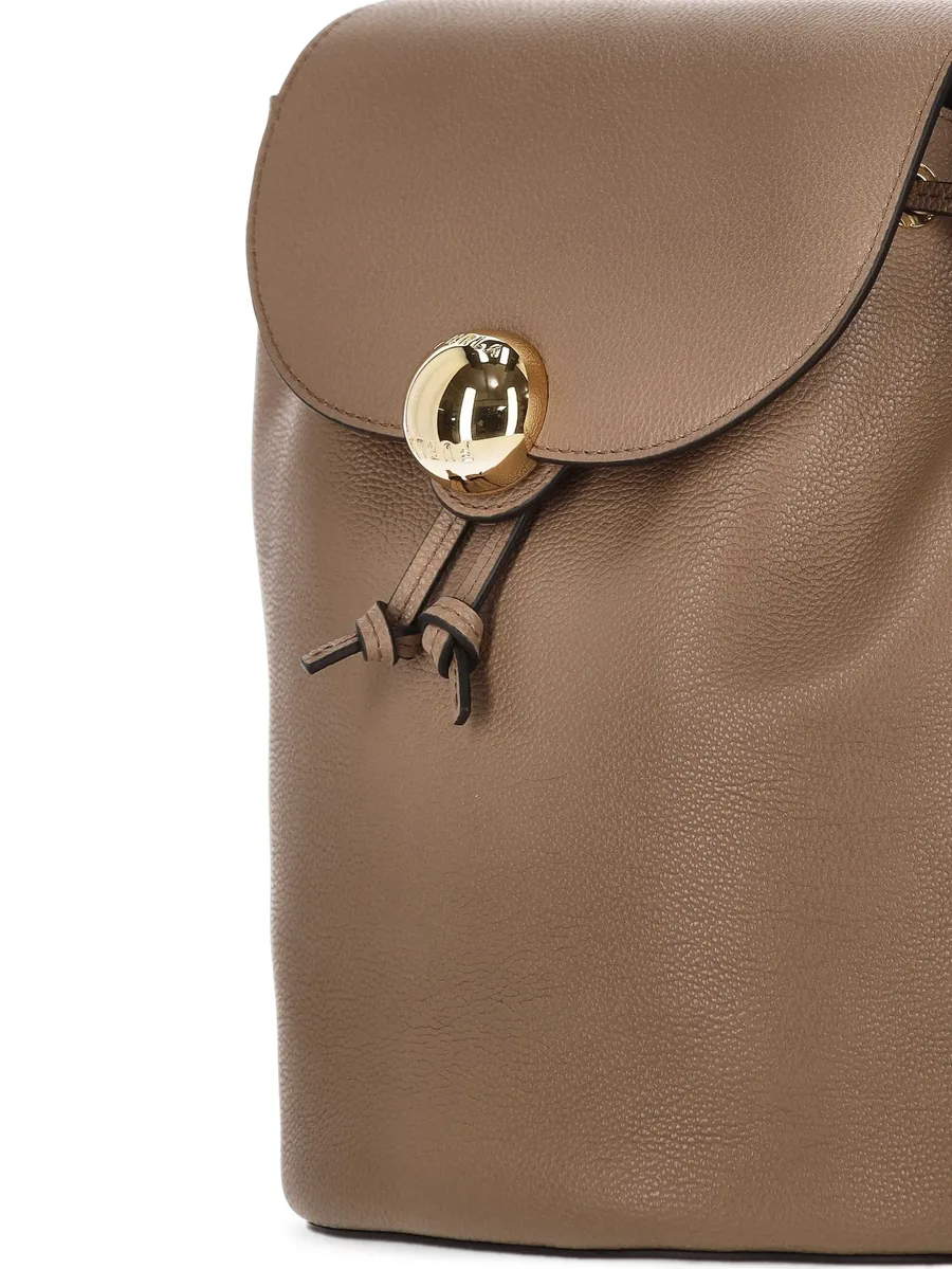 leather backpack 4