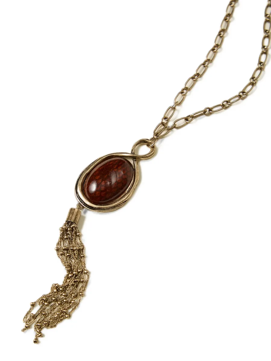 long necklace with animal print pendant 2