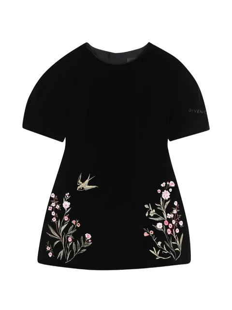 платье с цветочной вышивкой