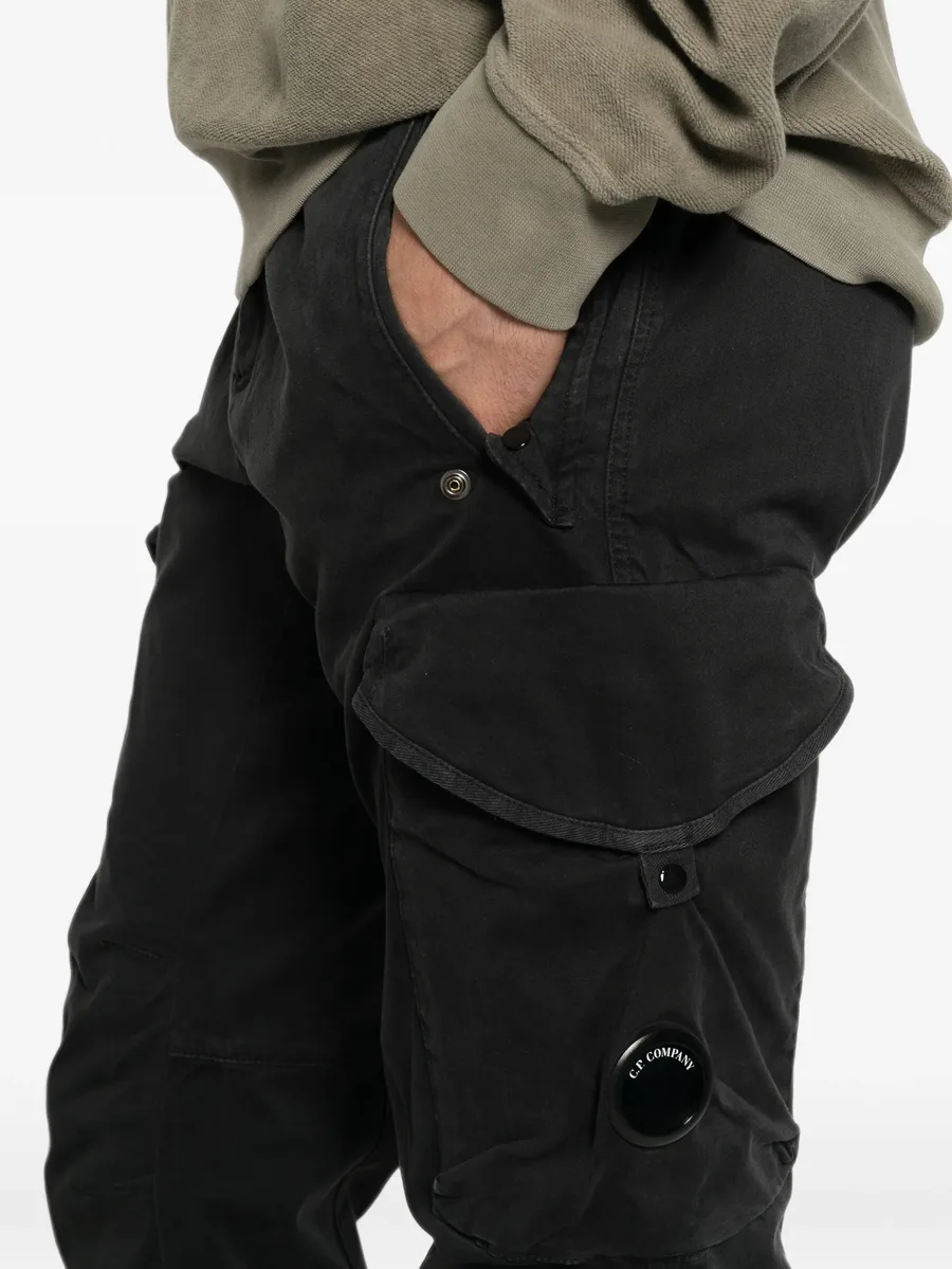 Lens-detail cargo pants 5