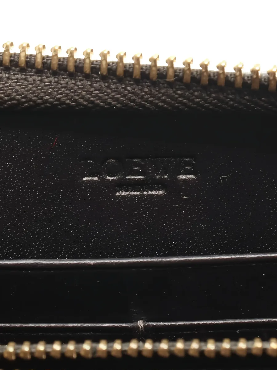 zip-up wallet 8