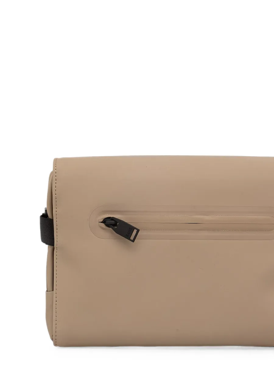 buckle-fastening make up bag 3