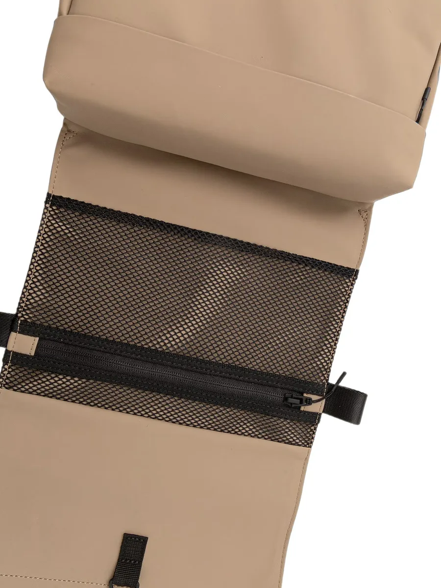 buckle-fastening make up bag 4
