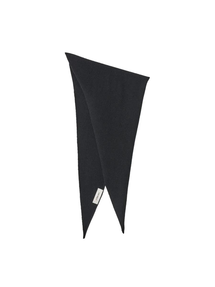 Florianne triangular scarf 2