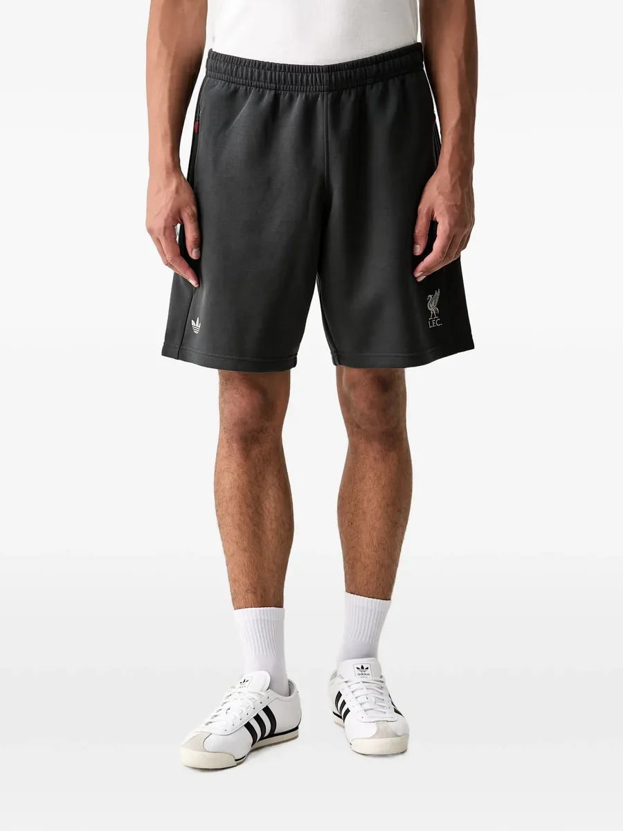 LFC Spacer Teamgeist 26 shorts 1