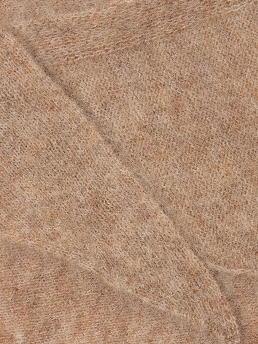 triangular knitted scarf 2