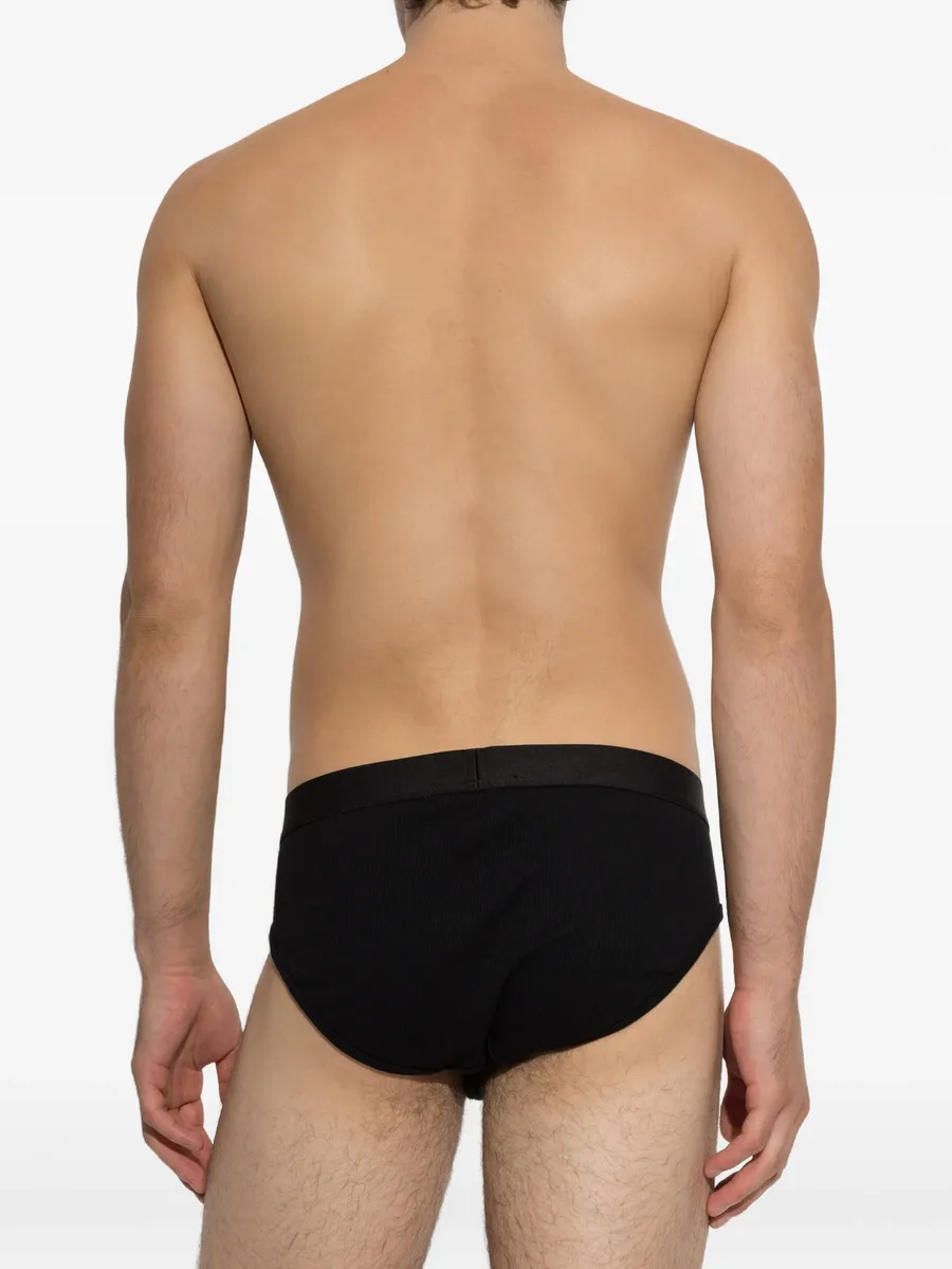 logo signature brief 3