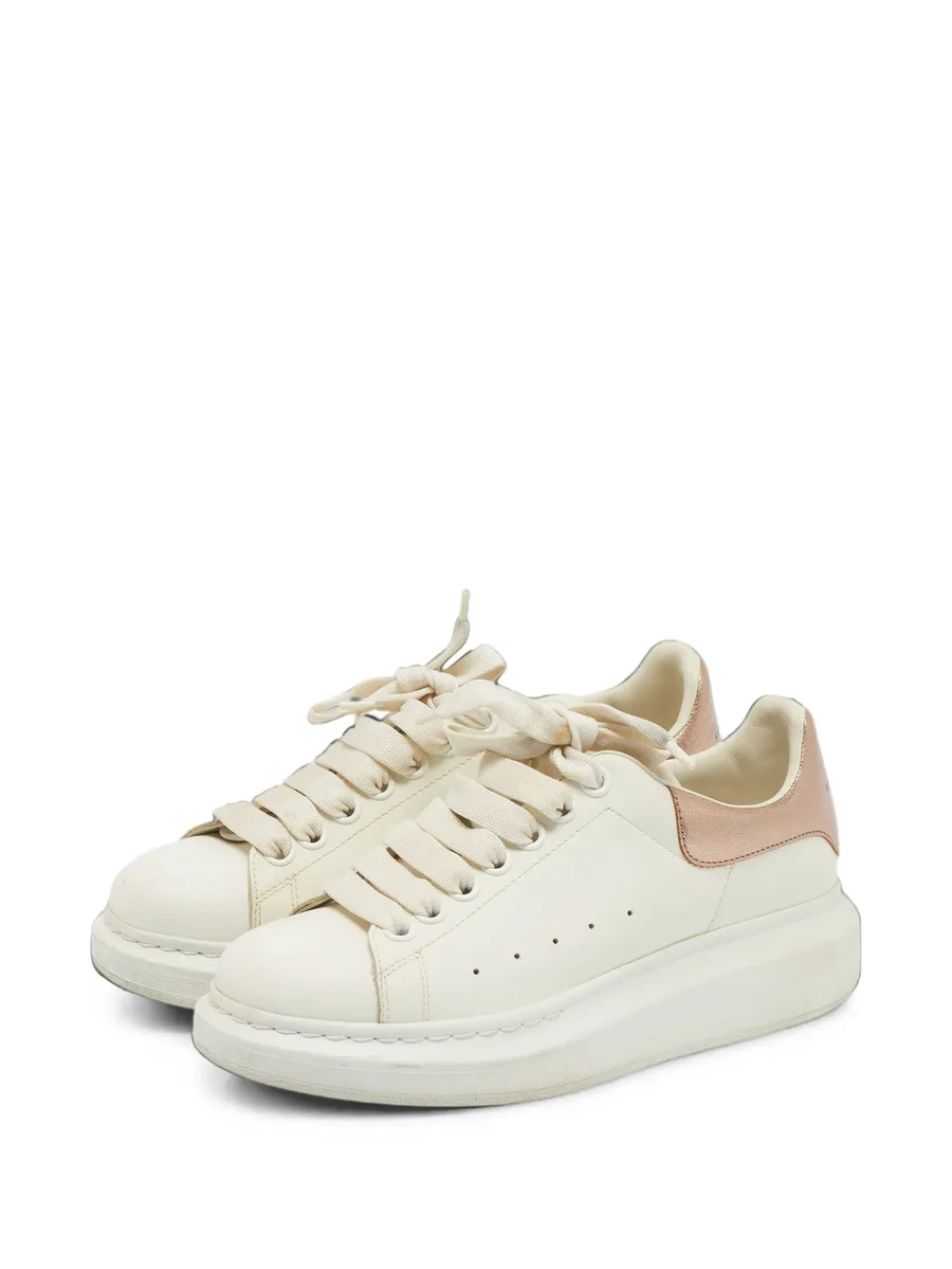 Oversized low-top sneakers 2