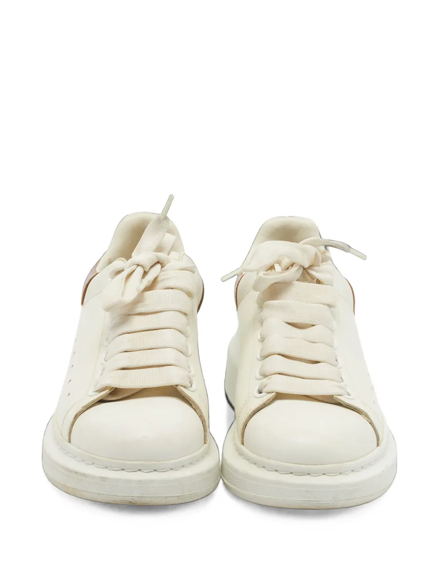 Oversized low-top sneakers 3