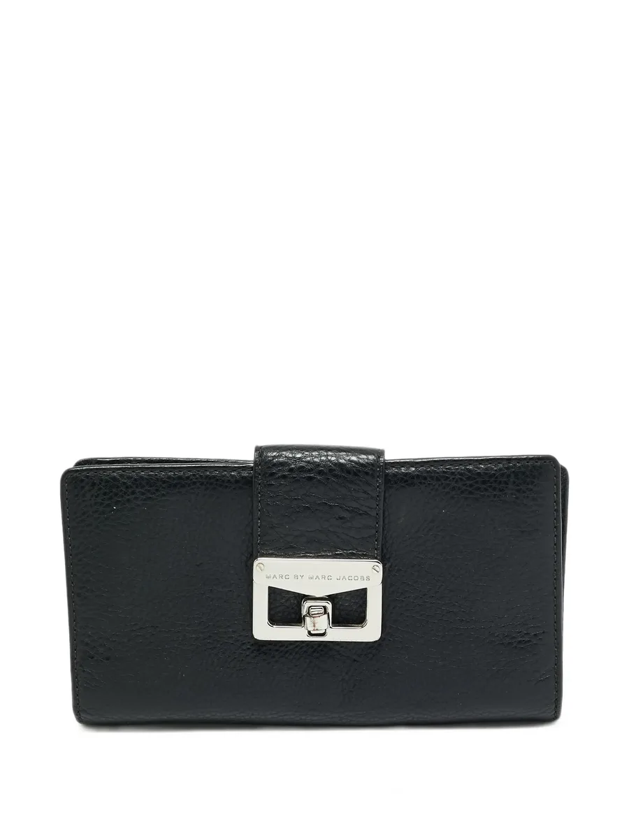 turn-lock flap wallet 1