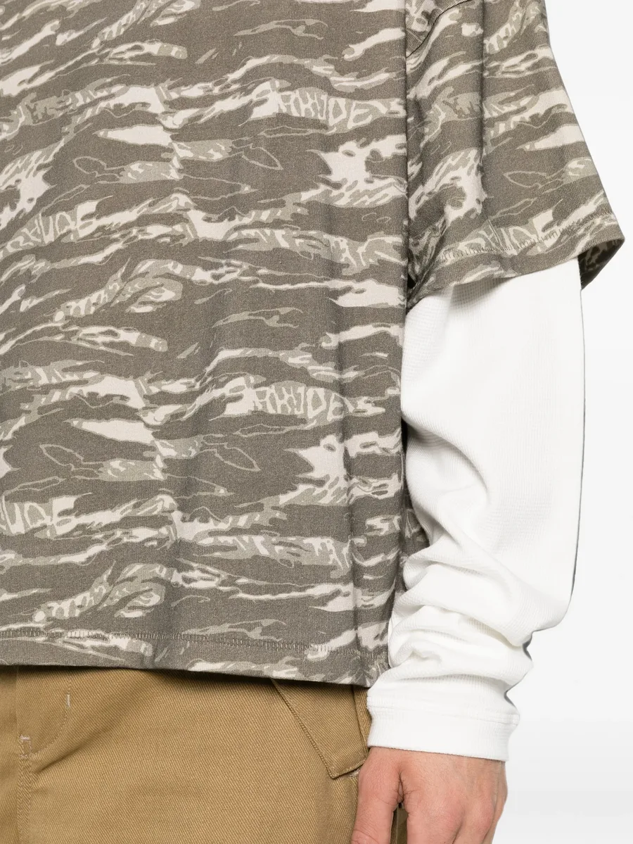 camouflage-print layered-sleeve T-shirt 5