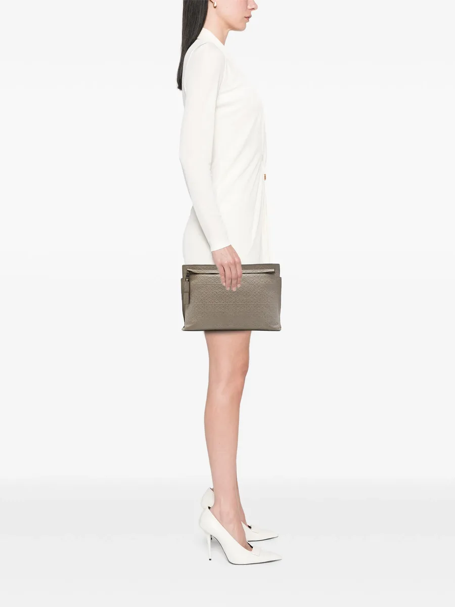 2016 Embossed Anagram Leather Repeat T clutch bag 2
