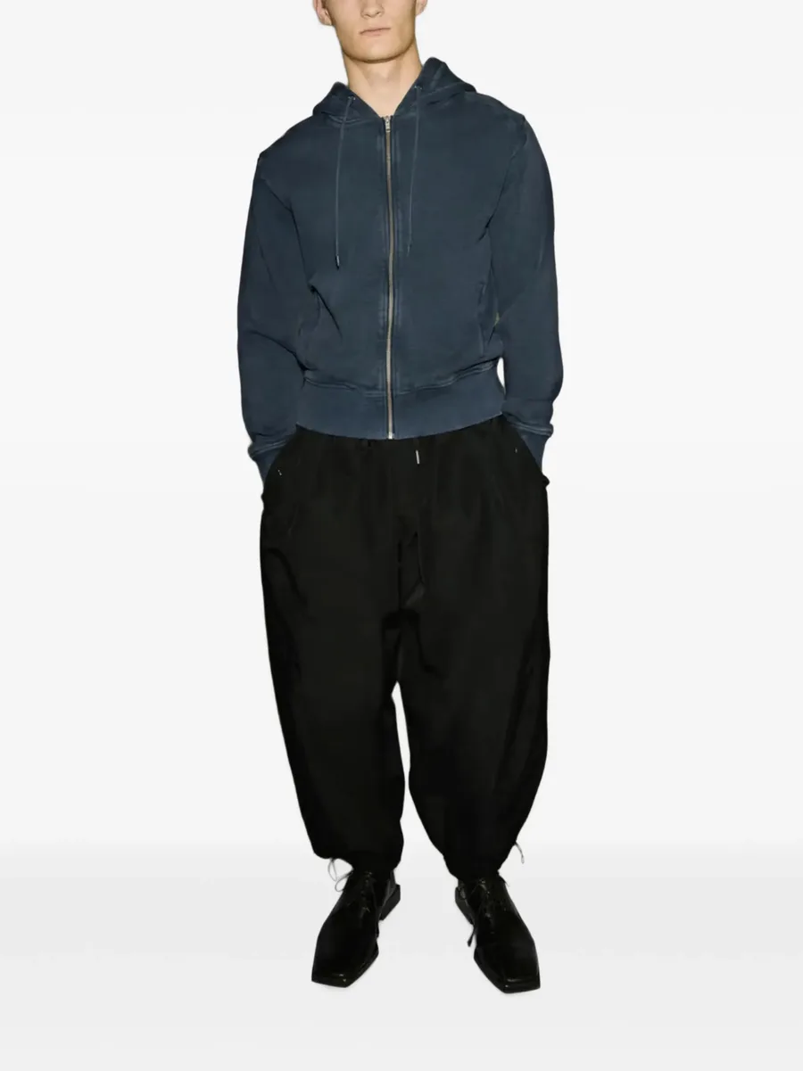 zip-up hoodie 2