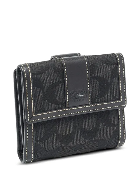 logo-detail flap wallet