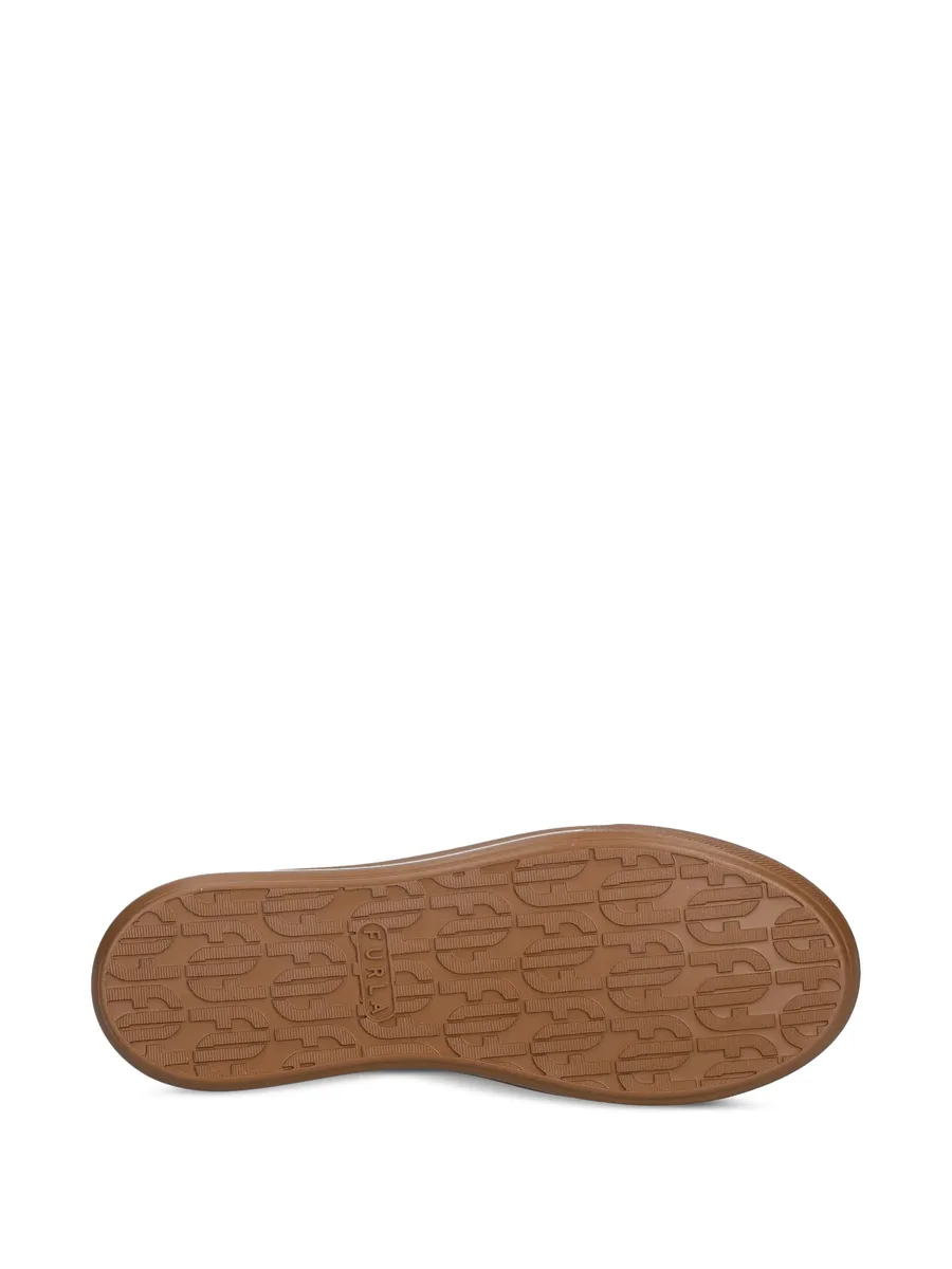 platform trim boots 9