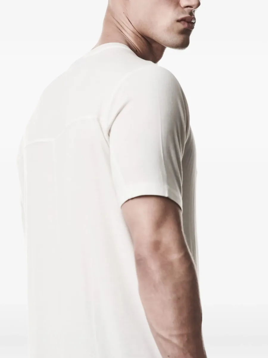 V-neck T-shirt 10