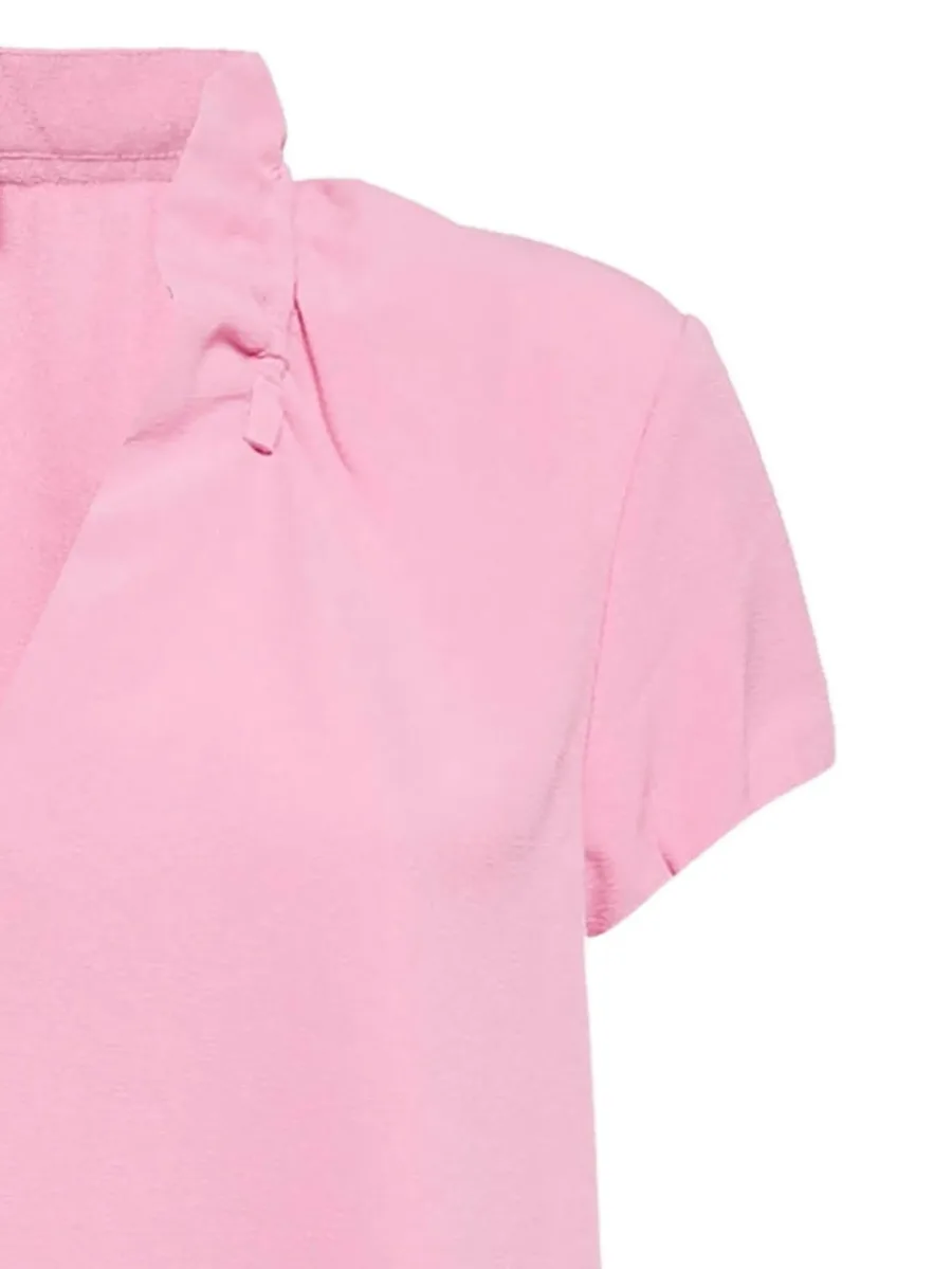 short-sleeve v-neck t-shirt 4