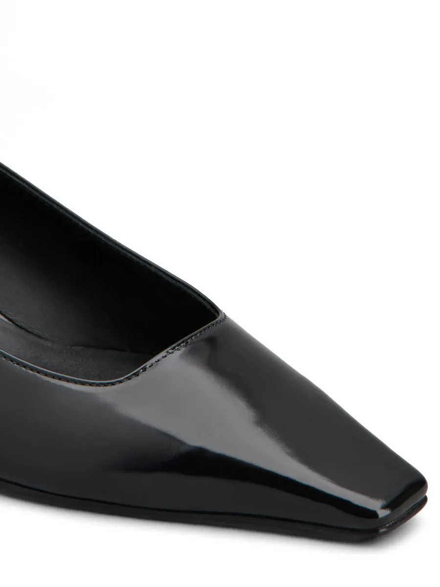 studded pumps 11